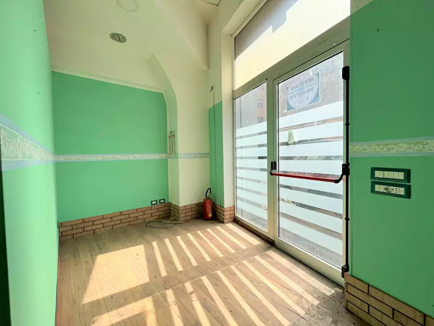 Immagine 6 di Negozio in affitto  in via Mario Greco a Catanzaro