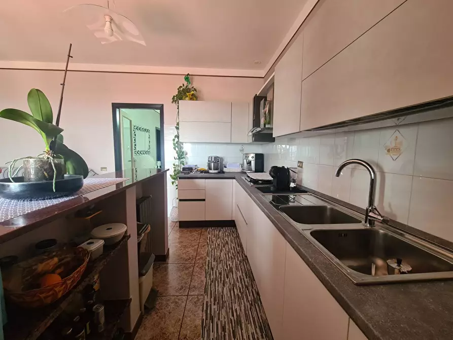 Immagine 4 di Appartamento in vendita  in Via Pirandello a Amaroni