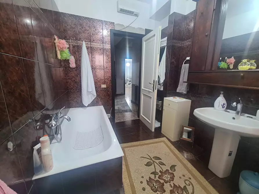 Immagine 9 di Appartamento in vendita  in Via Pirandello a Amaroni