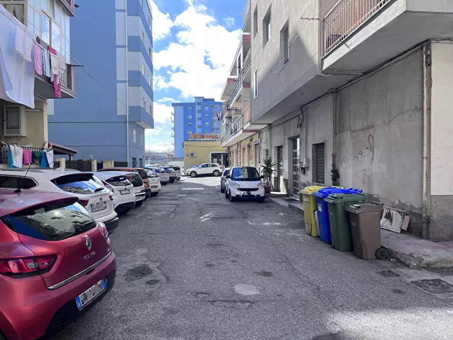 Immagine 4 di Negozio in vendita  in Traversa Crotone a Catanzaro