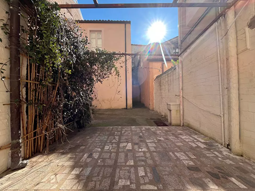 Immagine 4 di Negozio in affitto  in via Vincenzo De Grazia a Catanzaro