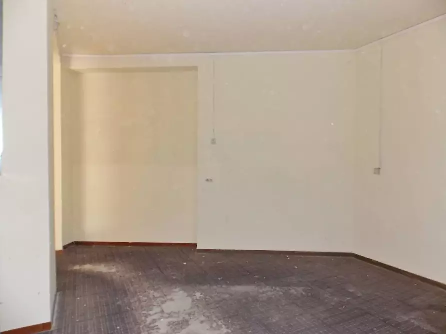 Immagine 5 di Negozio in affitto  in via Nicola Pizi a Catanzaro