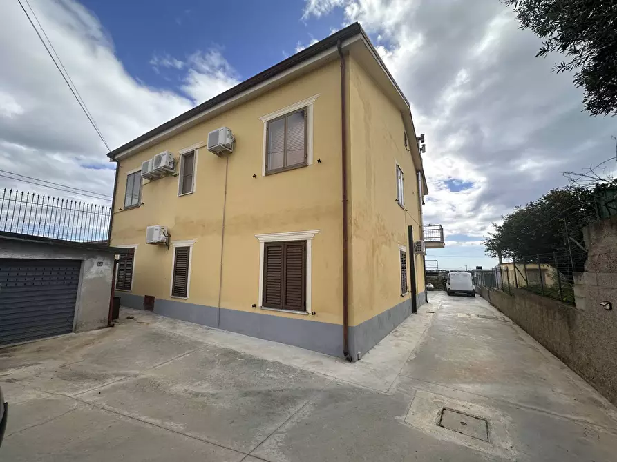 Immagine 1 di Villa in vendita  in Contrada Roccani a Amaroni
