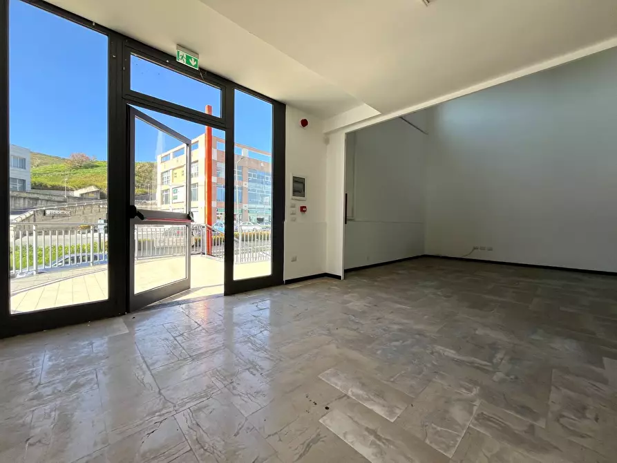 Immagine 4 di Negozio in affitto  in viale Lucrezia della Valle 44 a Catanzaro