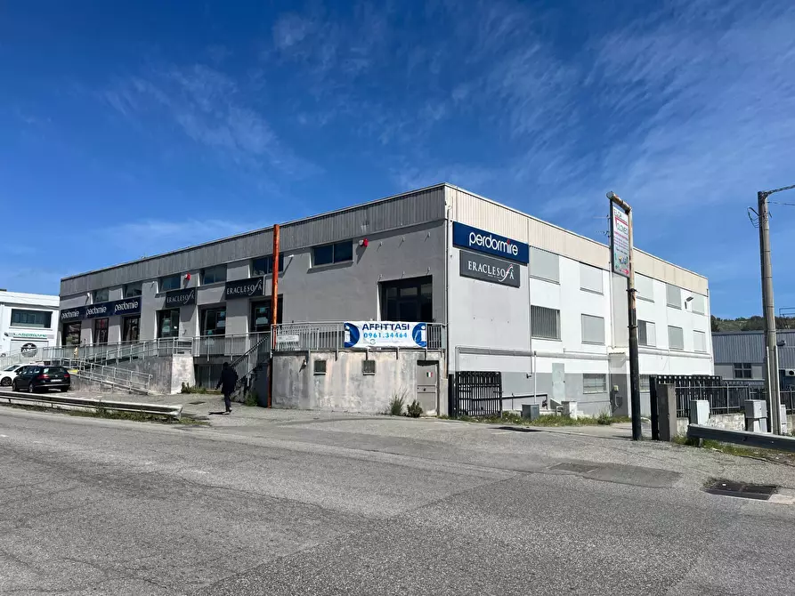 Immagine 1 di Negozio in affitto  in viale Lucrezia della Valle 44 a Catanzaro