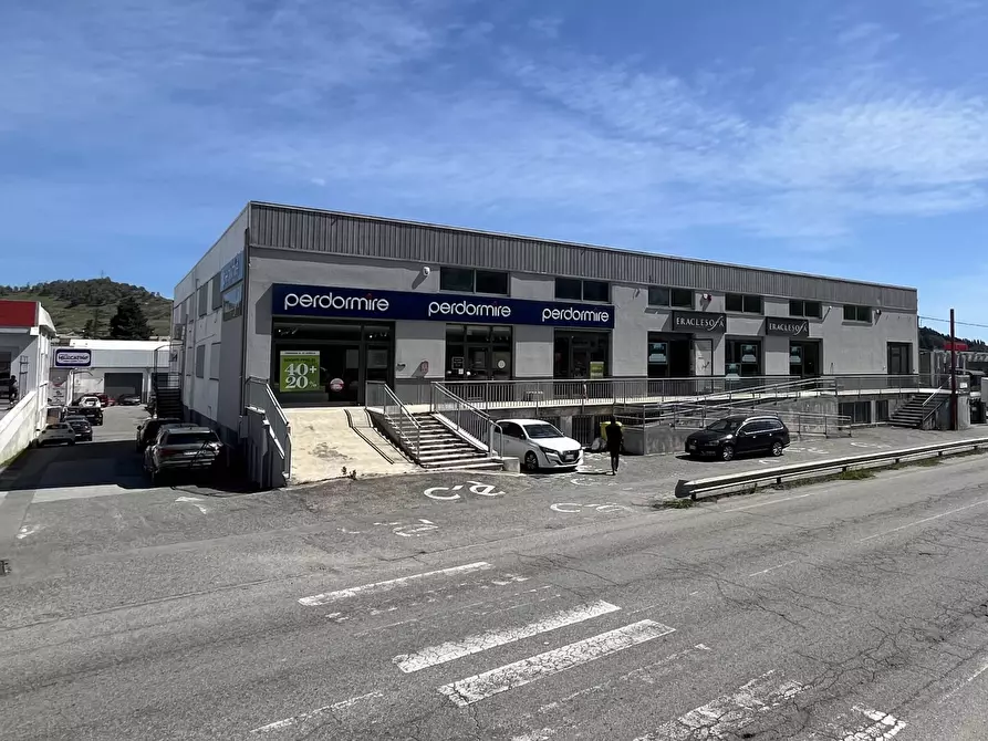 Immagine 12 di Magazzino in affitto  in viale Lucrezia della Valle a Catanzaro