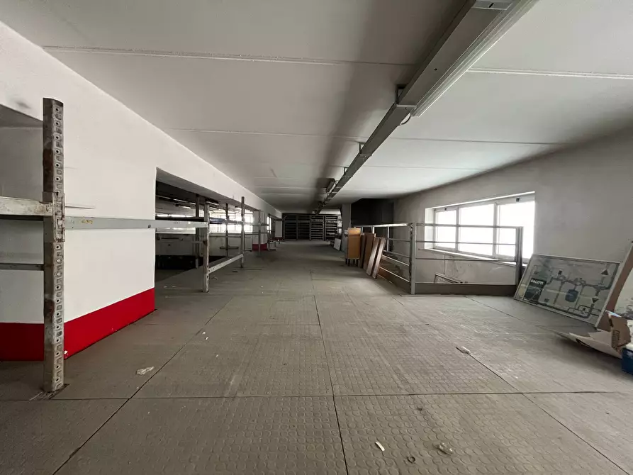 Immagine 3 di Magazzino in affitto  in viale Lucrezia della Valle a Catanzaro