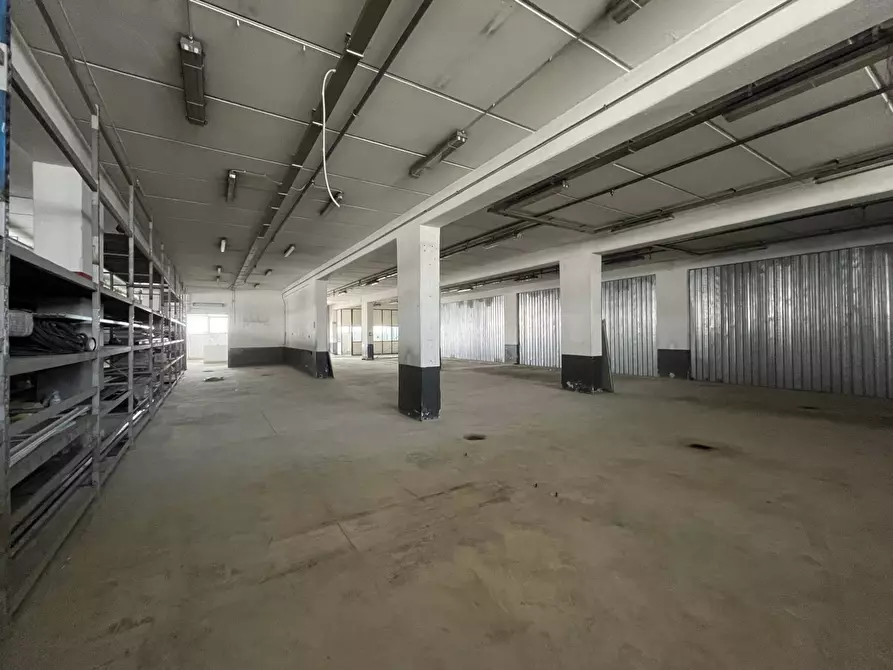 Immagine 4 di Magazzino in affitto  in viale Lucrezia della Valle a Catanzaro