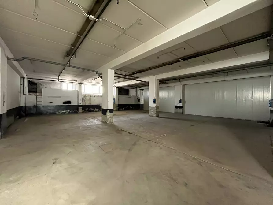 Immagine 7 di Magazzino in affitto  in viale Lucrezia della Valle a Catanzaro