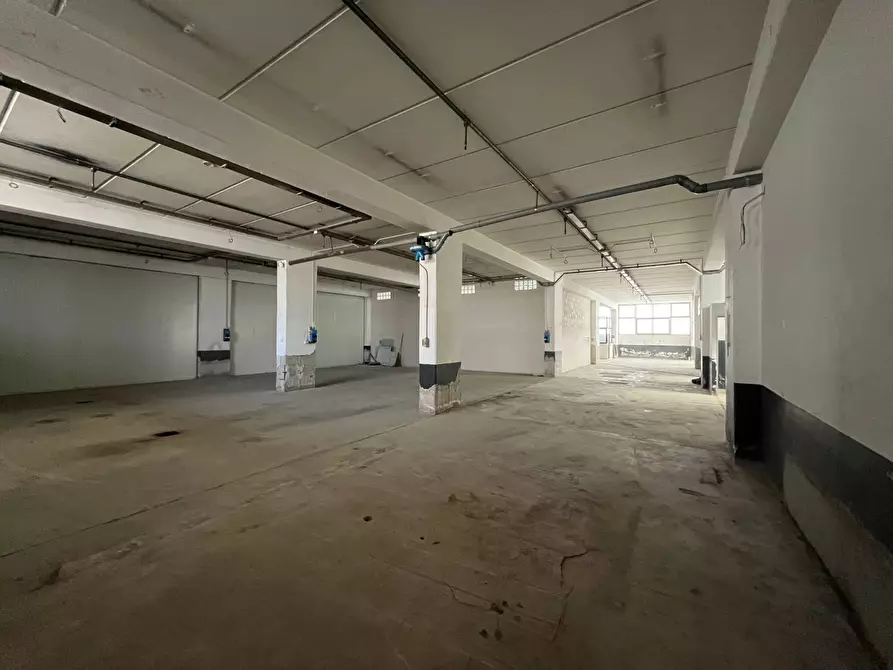 Immagine 6 di Magazzino in affitto  in viale Lucrezia della Valle a Catanzaro