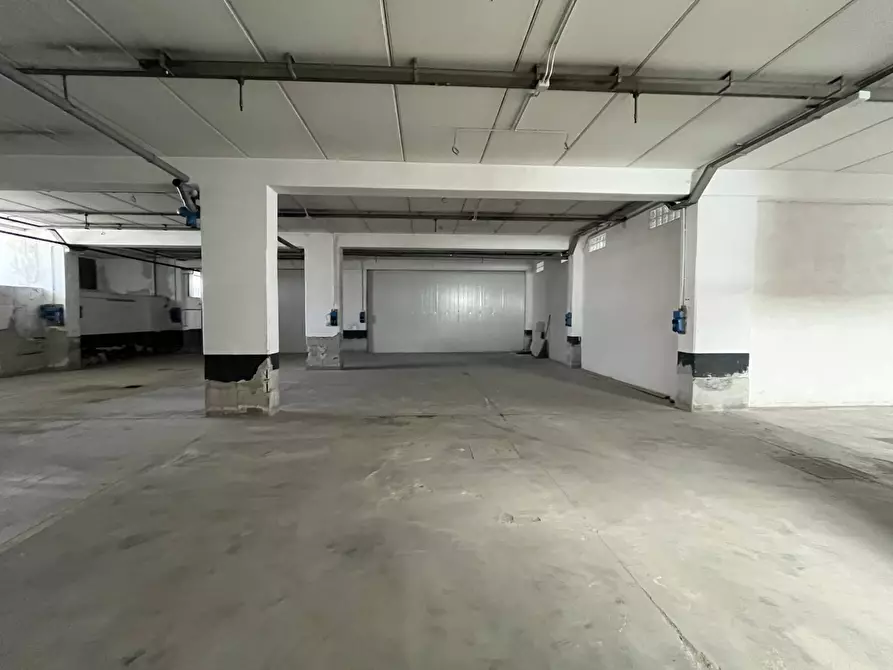 Immagine 10 di Magazzino in affitto  in viale Lucrezia della Valle a Catanzaro