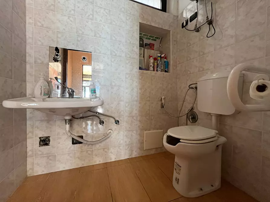 Immagine 6 di Negozio in affitto  in viale dei Bizantini a Catanzaro