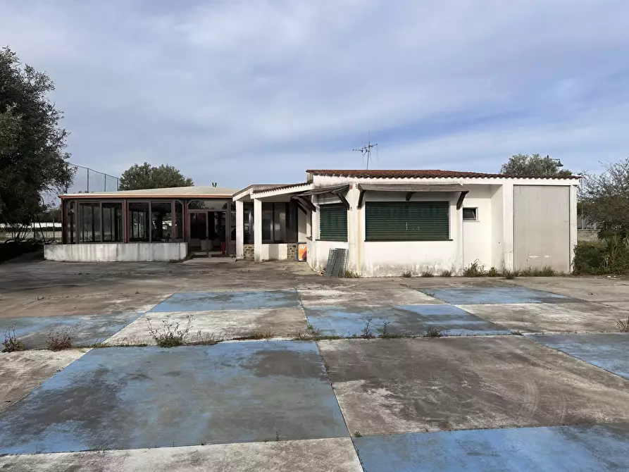 Immagine 2 di Locale commerciale in vendita  in Viale del Turismo a Amaroni