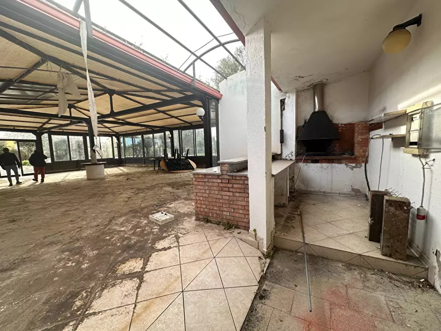 Immagine 4 di Locale commerciale in vendita  in Viale del Turismo a Amaroni