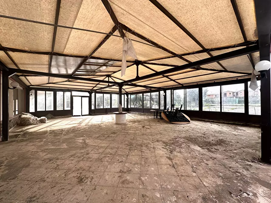 Immagine 3 di Locale commerciale in vendita  in Viale del Turismo a Amaroni