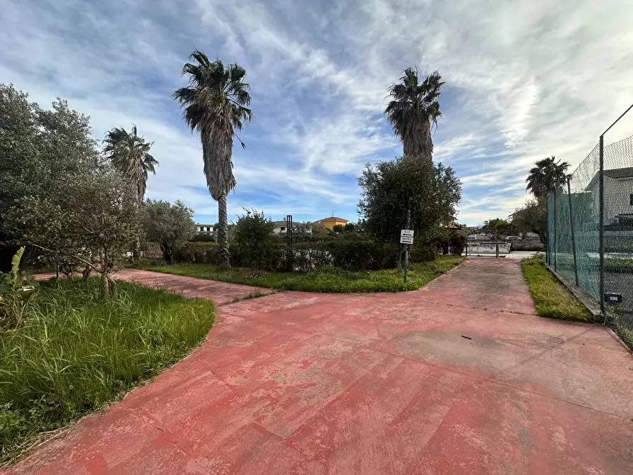 Immagine 7 di Locale commerciale in vendita  in Viale del Turismo a Amaroni