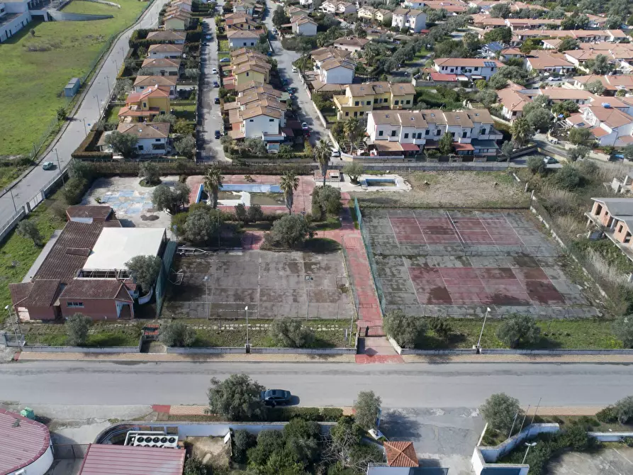 Immagine 10 di Locale commerciale in vendita  in Viale del Turismo a Amaroni