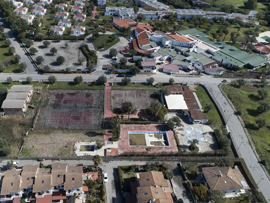 Immagine 11 di Locale commerciale in vendita  in Viale del Turismo a Amaroni