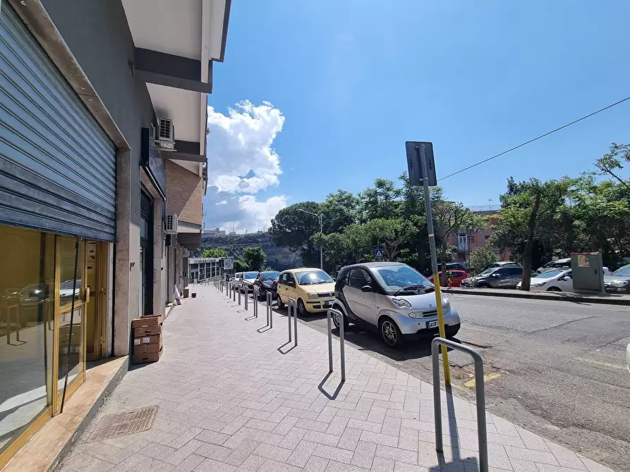 Immagine 8 di Negozio in vendita  in viale dei Bizantini 37 a Catanzaro