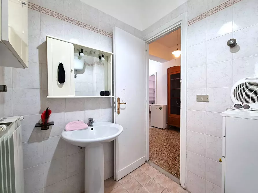 Immagine 13 di Camera in affitto  in via Sirleto a Catanzaro