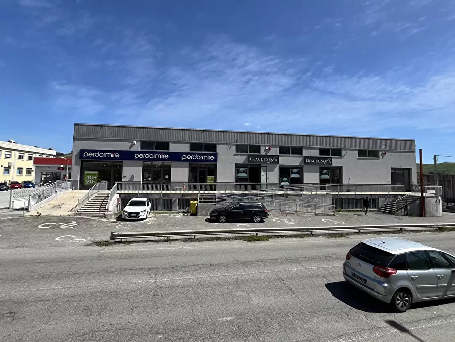 Immagine 2 di Locale commerciale in vendita  in via Lucrezia della Valle a Catanzaro