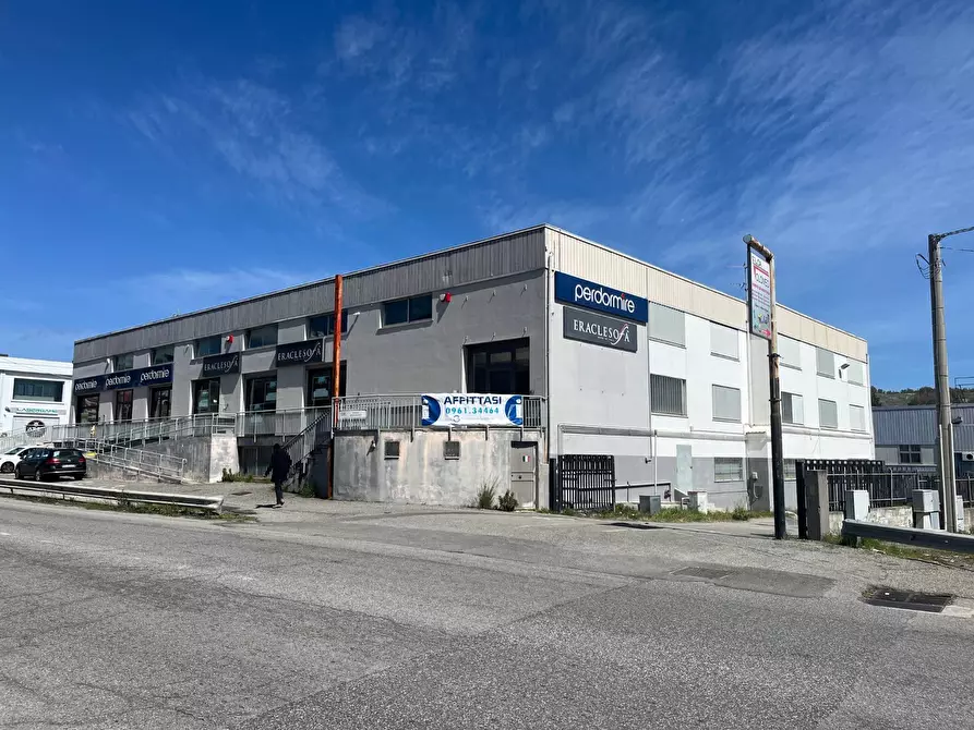 Immagine 4 di Locale commerciale in vendita  in via Lucrezia della Valle a Catanzaro