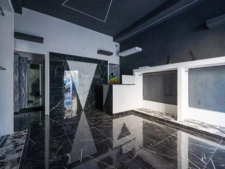 Immagine 2 di Negozio in affitto  in Corso Giuseppe Mazzini a Catanzaro