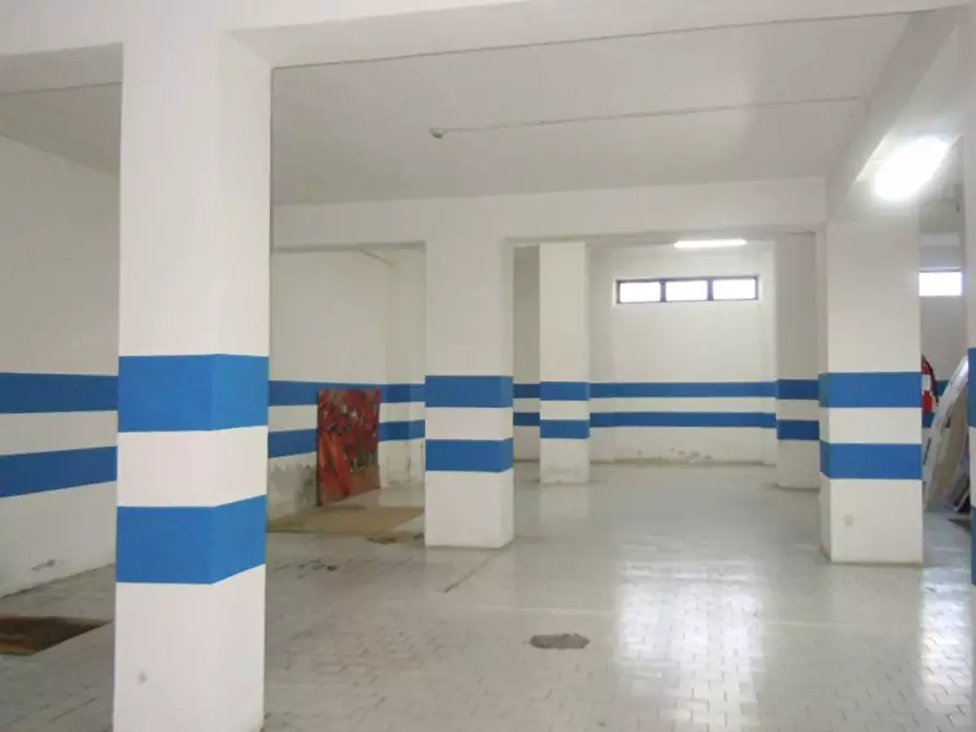 Immagine 8 di Negozio in affitto  in Via F. Caracciolo a Catanzaro