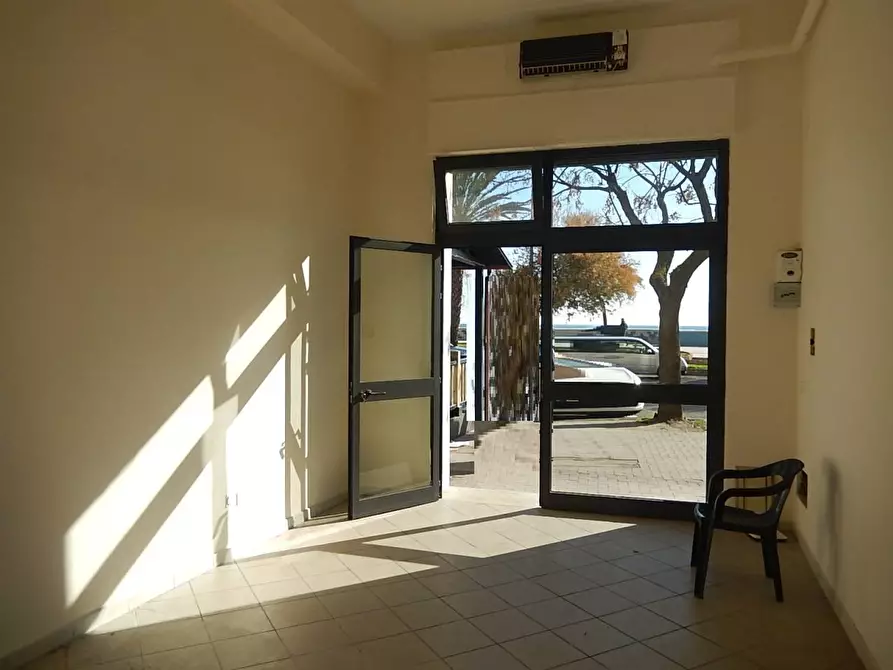 Immagine 5 di Negozio in vendita  in Via Stefano Lungomare 55 a Catanzaro