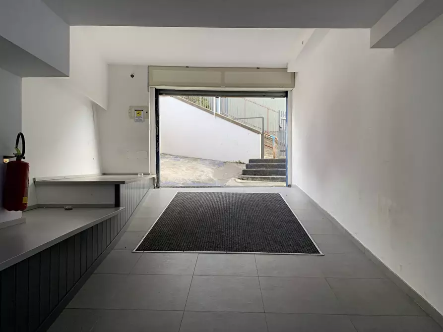 Immagine 13 di Attività commerciale in affitto  in via Alcide De Gasperi a Catanzaro
