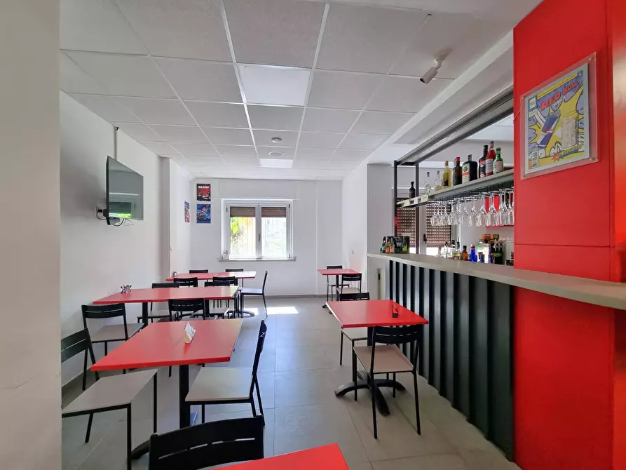 Immagine 11 di Attività commerciale in affitto  in via Alcide De Gasperi a Catanzaro