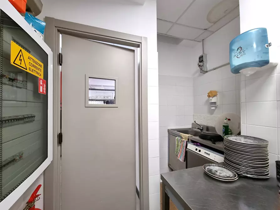 Immagine 10 di Attività commerciale in affitto  in via Alcide De Gasperi a Catanzaro