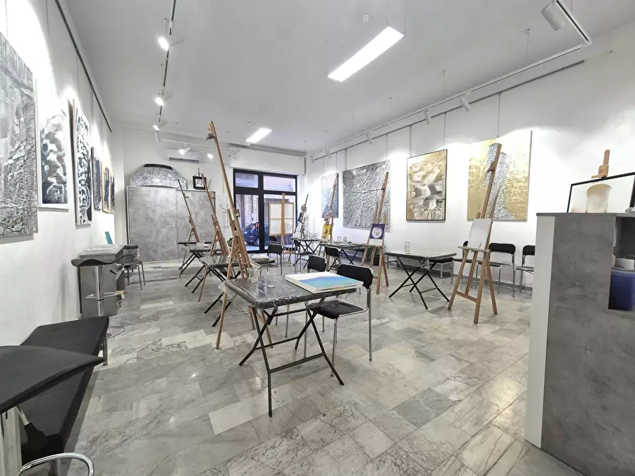 Immagine 8 di Negozio in affitto  in Via Cosenza 54 a Catanzaro