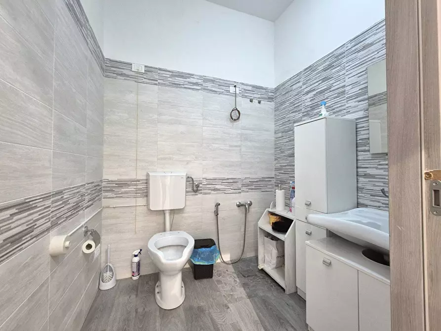 Immagine 6 di Negozio in affitto  in Via Cosenza 54 a Catanzaro