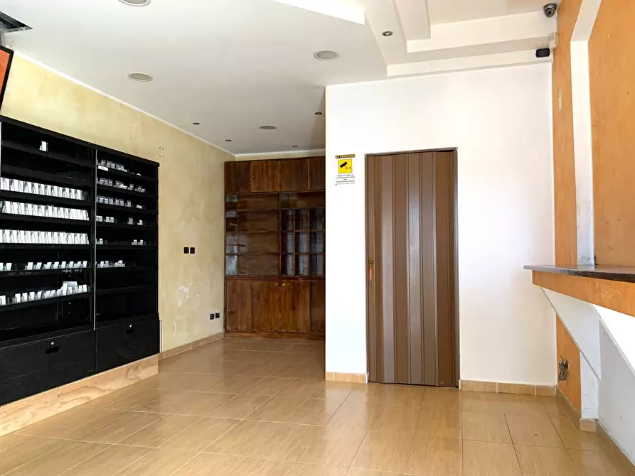 Immagine 1 di Negozio in affitto  in viale dei Bizantini a Catanzaro