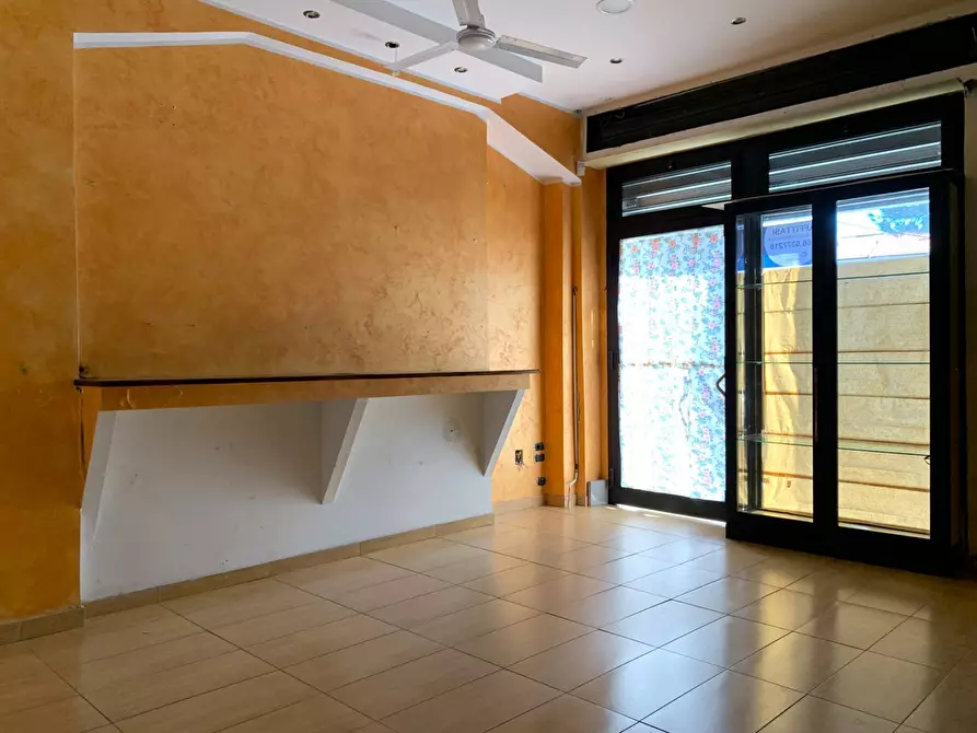 Immagine 4 di Negozio in affitto  in viale dei Bizantini a Catanzaro