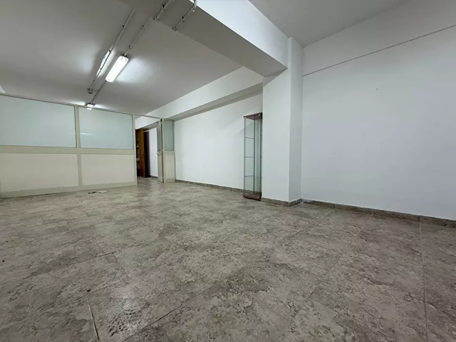 Immagine 3 di Magazzino in affitto  in via Lucrezia della Valle a Catanzaro
