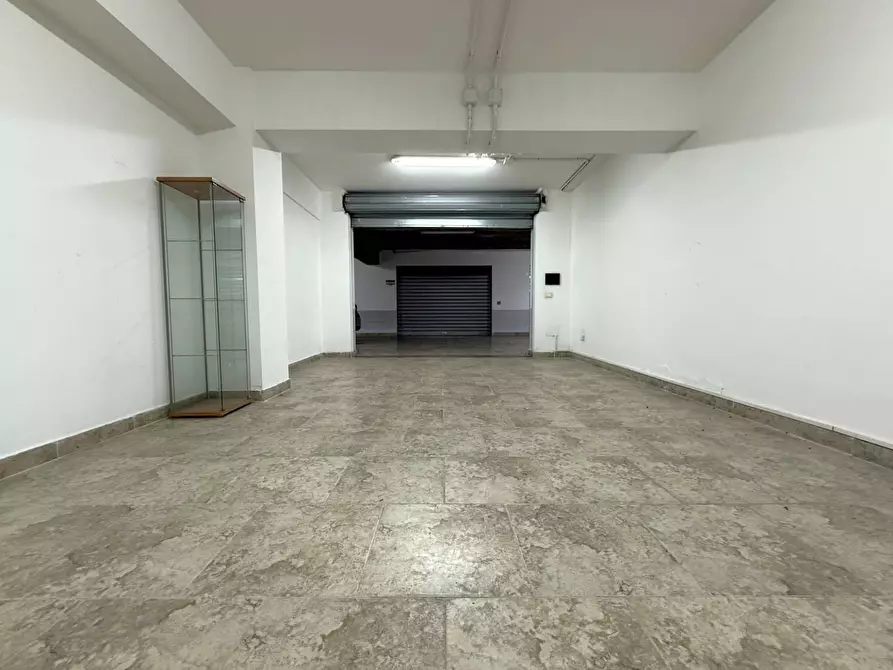 Immagine 6 di Magazzino in affitto  in via Lucrezia della Valle a Catanzaro