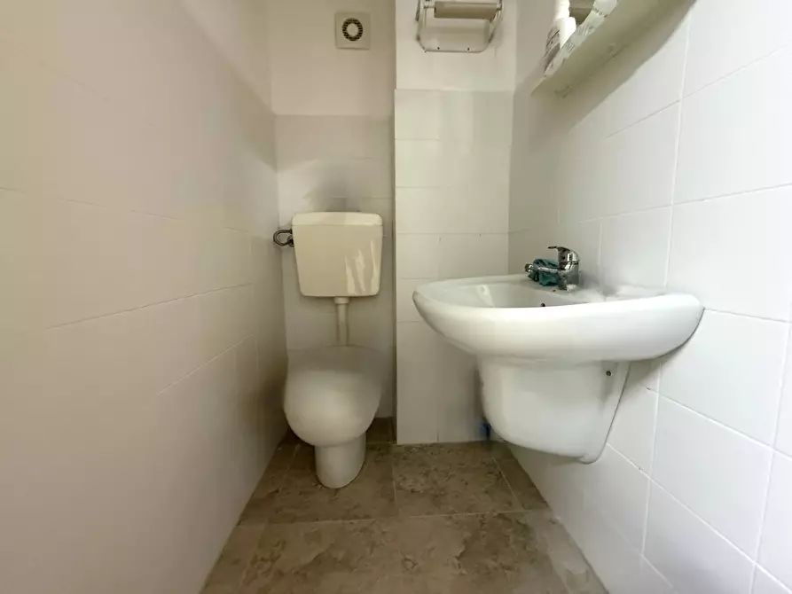 Immagine 5 di Magazzino in affitto  in via Lucrezia della Valle a Catanzaro