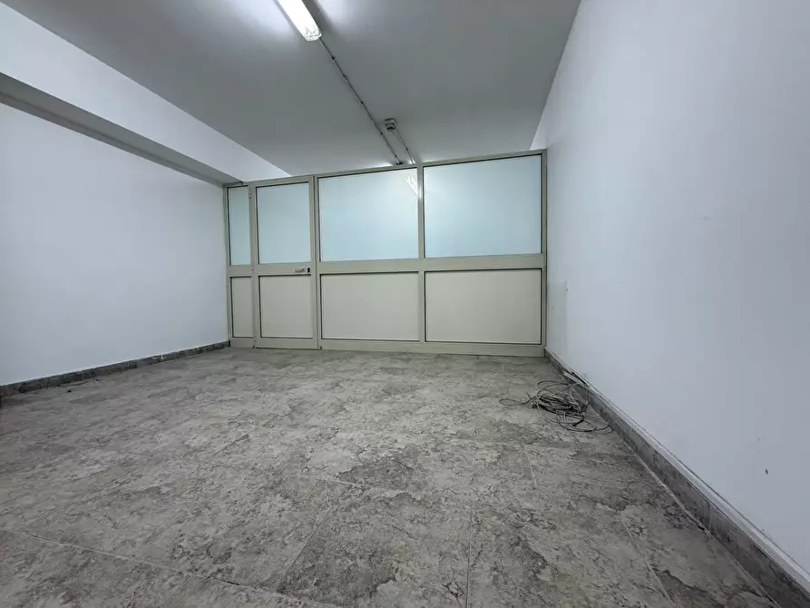 Immagine 7 di Magazzino in affitto  in via Lucrezia della Valle a Catanzaro