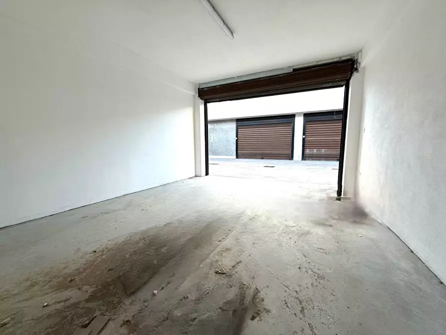 Immagine 3 di Magazzino in affitto  in viale Crotone a Catanzaro