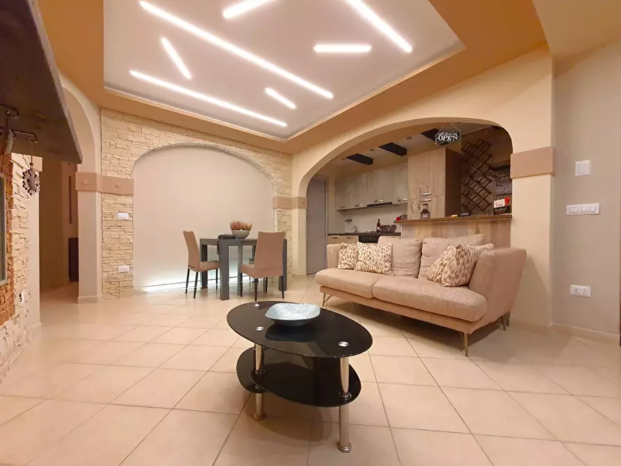 Immagine 2 di Appartamento in affitto  in viale Fiume Mesima a Catanzaro