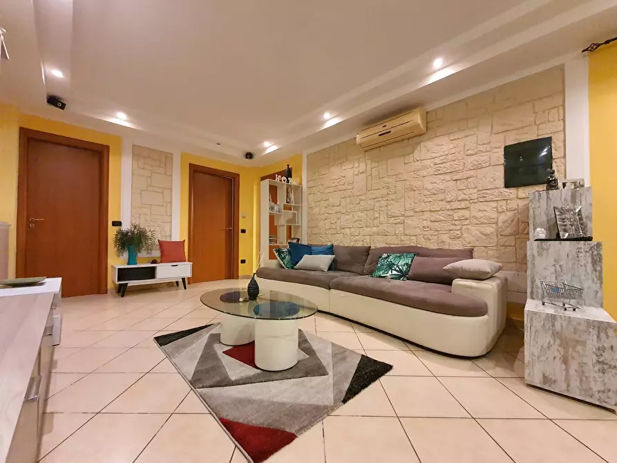 Immagine 1 di Appartamento in affitto  in viale Fiume Mesima a Catanzaro