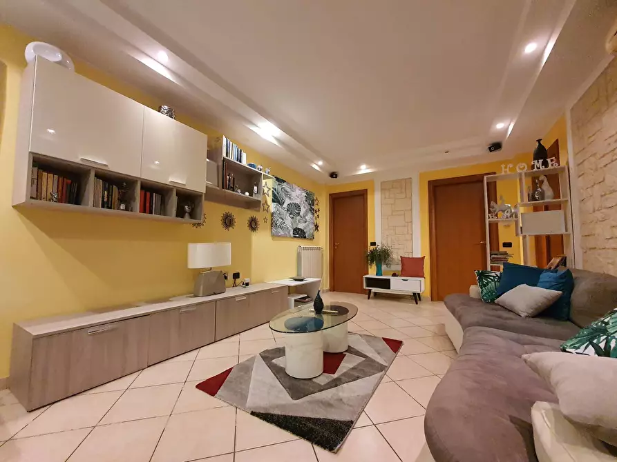 Immagine 2 di Appartamento in affitto  in viale Fiume Mesima a Catanzaro