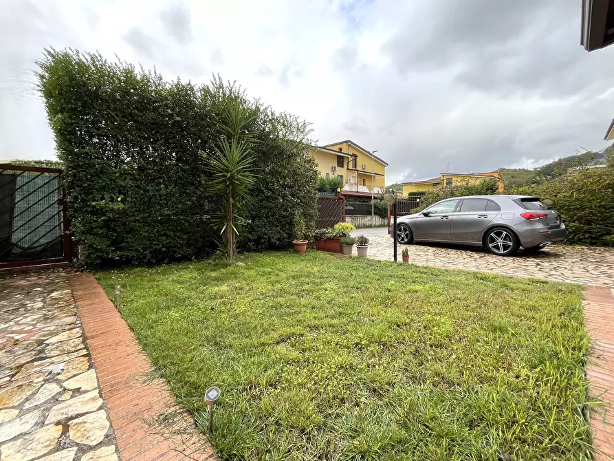 Immagine 25 di Casa indipendente in vendita  in via Martiri di Nassirya trav. I^ a Borgia