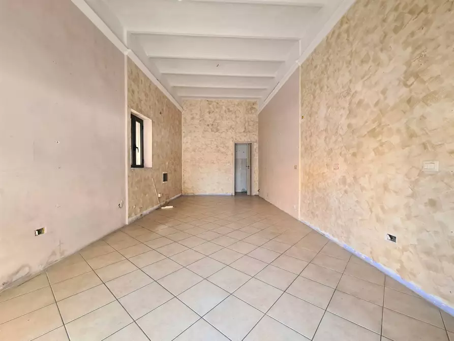 Immagine 3 di Negozio in affitto  in via Corace 39 a Catanzaro