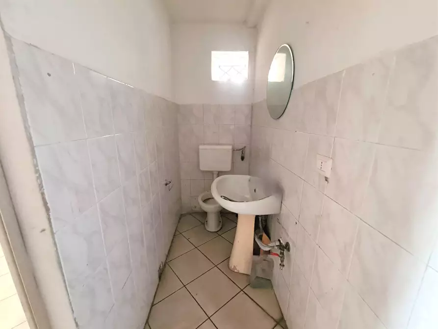 Immagine 6 di Negozio in affitto  in via Corace 39 a Catanzaro