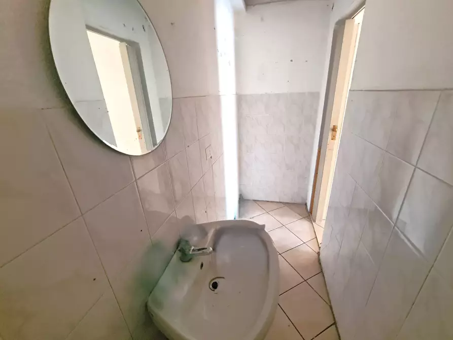 Immagine 7 di Negozio in affitto  in via Corace 39 a Catanzaro