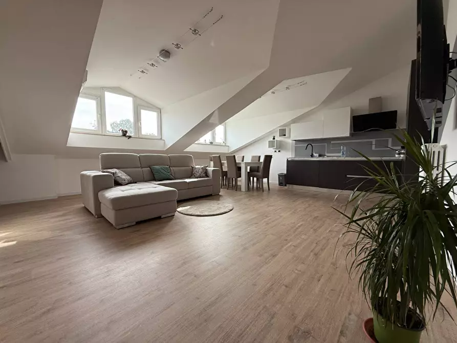 Immagine 13 di Appartamento in affitto  in Via Carlo Pisacane 22 a Catanzaro