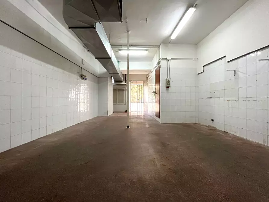 Immagine 11 di Negozio in vendita  in Via Vincenzo De Grazia 40 a Catanzaro